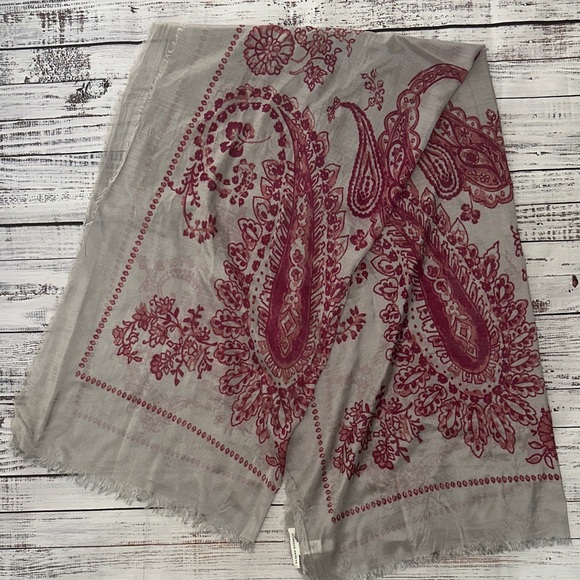 Banana Republic Accessories - Banana Republic Gray and Burgundy Paisley Scarf